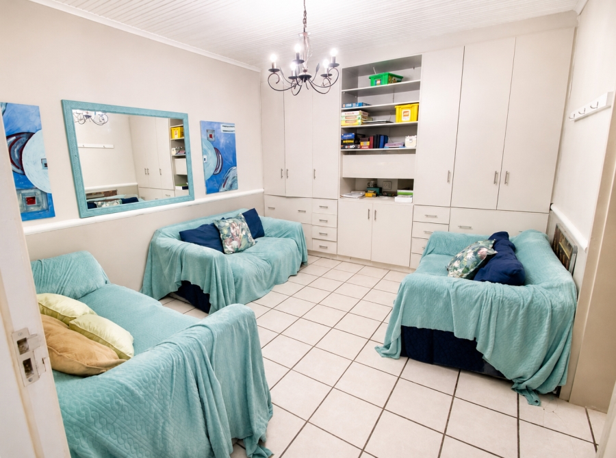 To Let 7 Bedroom Property for Rent in Humansdorp Eastern Cape